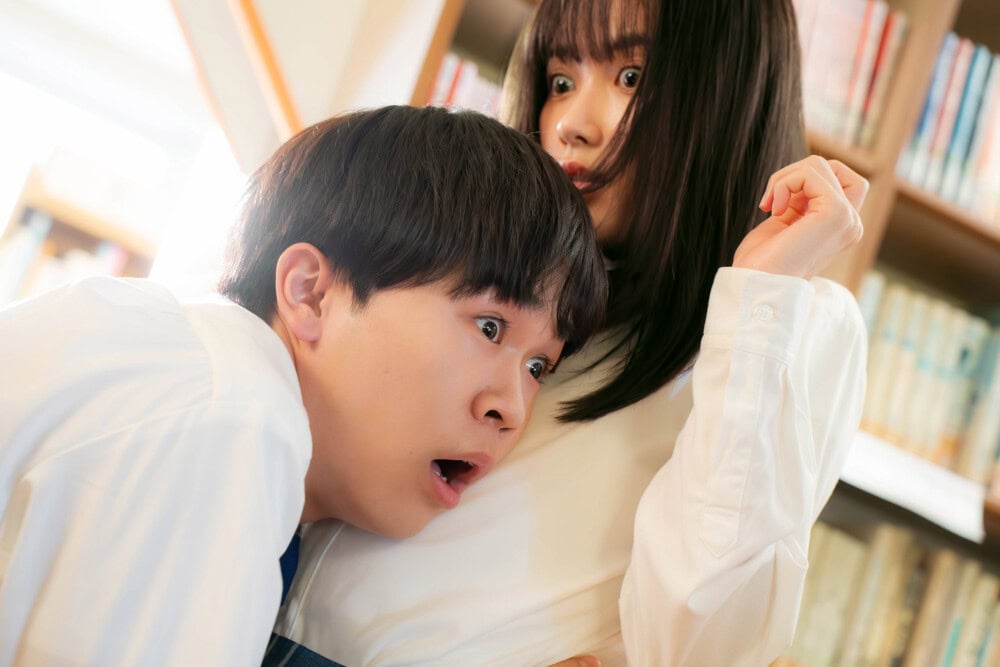春日高男被仲村佐和發現秘密時的驚恐表情