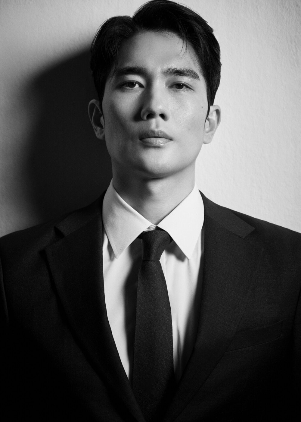 朴敘俊黑白肖像照