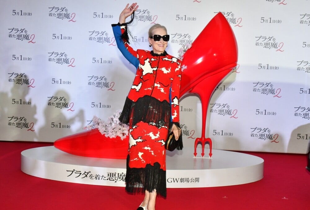 梅麗史翠普東京紅地毯造型：Chanel 2026 Pre-Fall紅白針織套裝