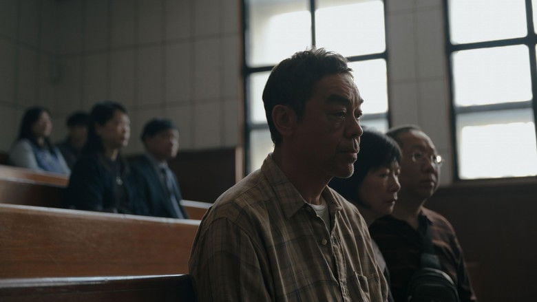 《爸爸》劉青雲飾演父親阮永年坐於法庭中的特寫劇照