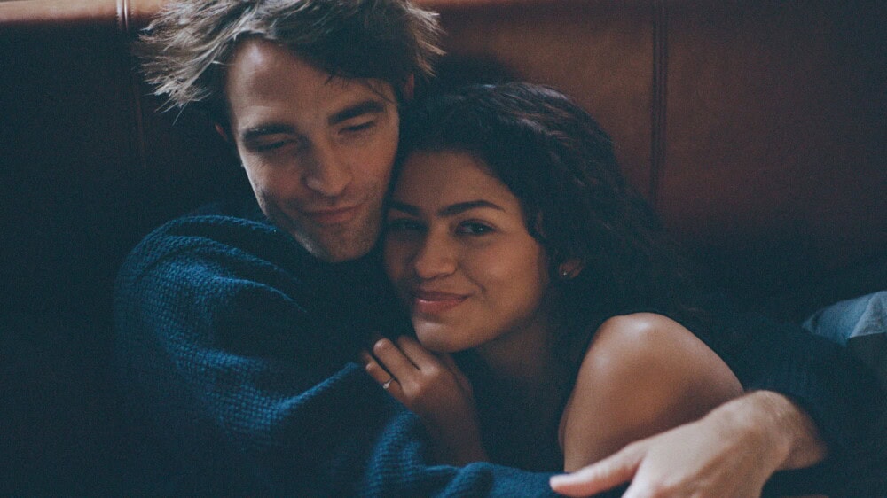 《戲劇性婚禮》劇照：Zendaya 與 Robert Pattinson